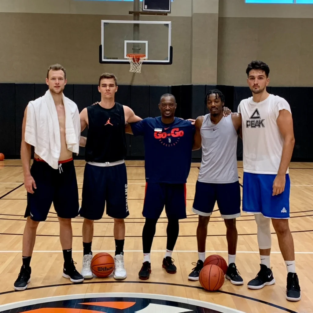 UGIS alumni players on the basketball court